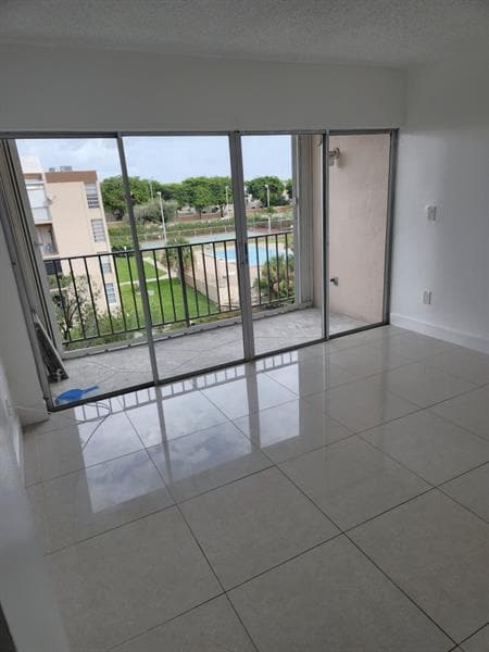 Photo - 8895 Fontainebleau Blvd Unidad 403