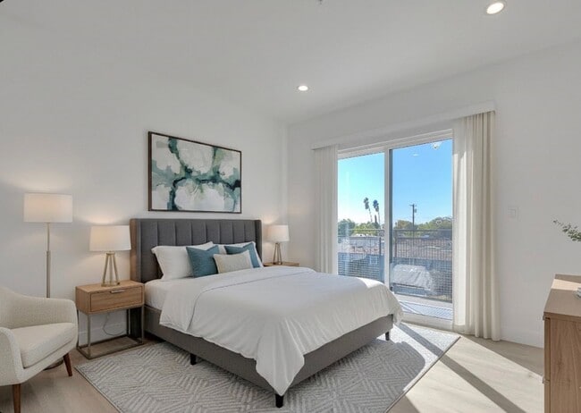 Photo - 5850 Vineland Ave Unit #5852-1