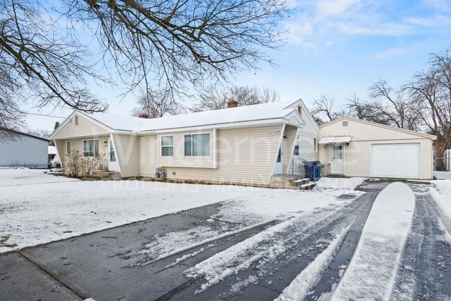 Building Photo - 11321 E Springfield Ave Unit 11323 E Springfield Ave