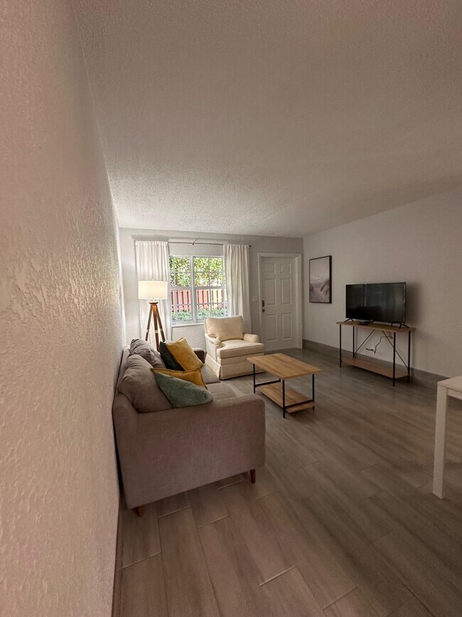 Building Photo - 337 Kenilworth Blvd Unit 1 Rental