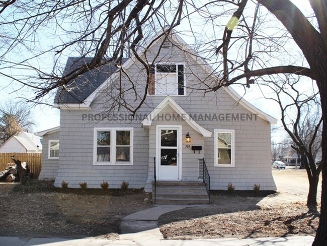 Charming 1.5-Story Home in Winfield – 3 Be... - Charming 1.5-Story Home in Winfield – 3 Be...