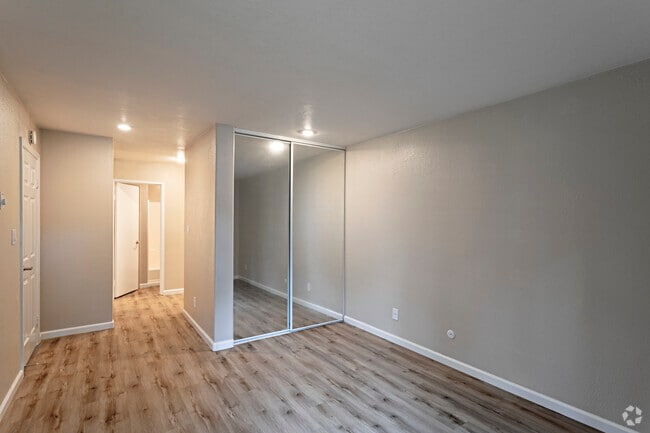 2BR, 2BA - 1050SF - Los Arboles Apartments