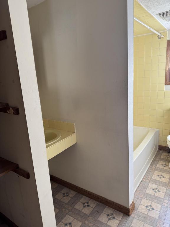 Photo - 173 E Union St