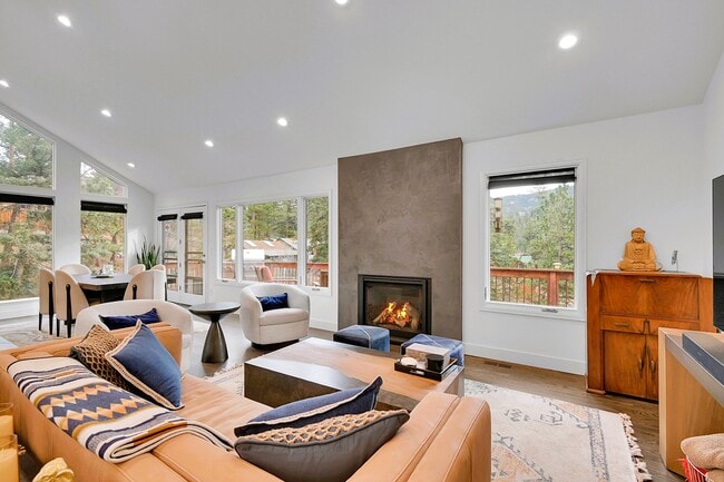 Photo - 28384 Kinnikinick Rd