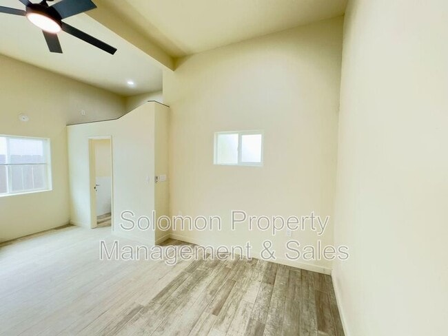 Photo - 513 N Ditmar St