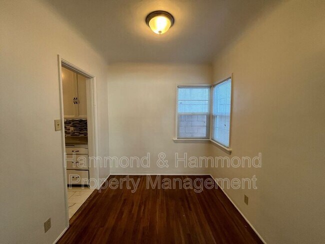 12243 Magnolia Blvd