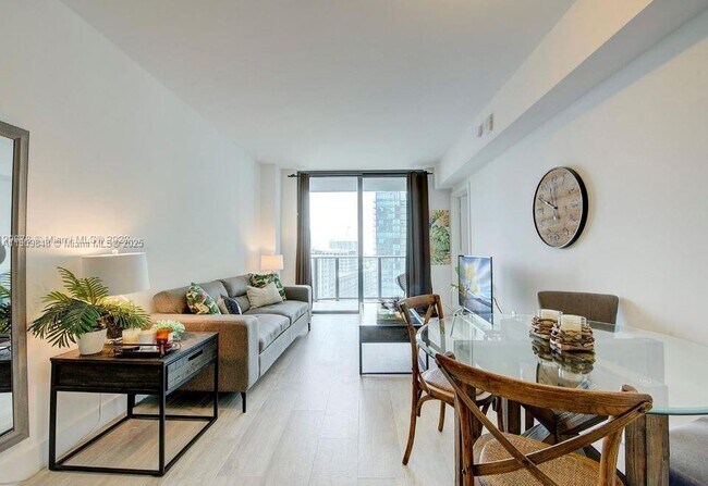 Photo - 121 NE 34th St Unidad 1603