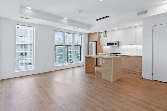 Building Photo - 200 Redpath Ave