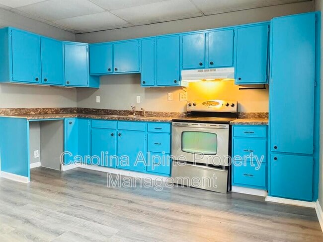 Photo - 401 Gardner St