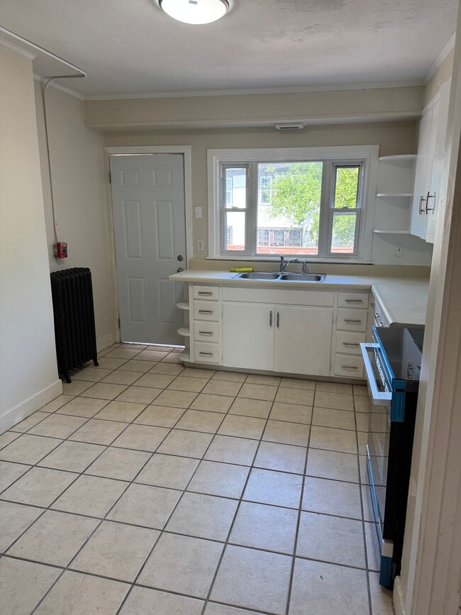 415 Blackstone St Unit 2