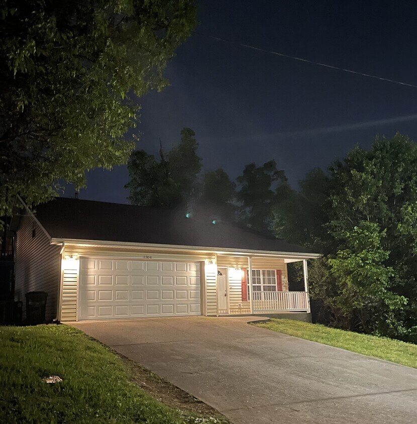 Photo - 1304 Goldleaf St (Maryville, TN)