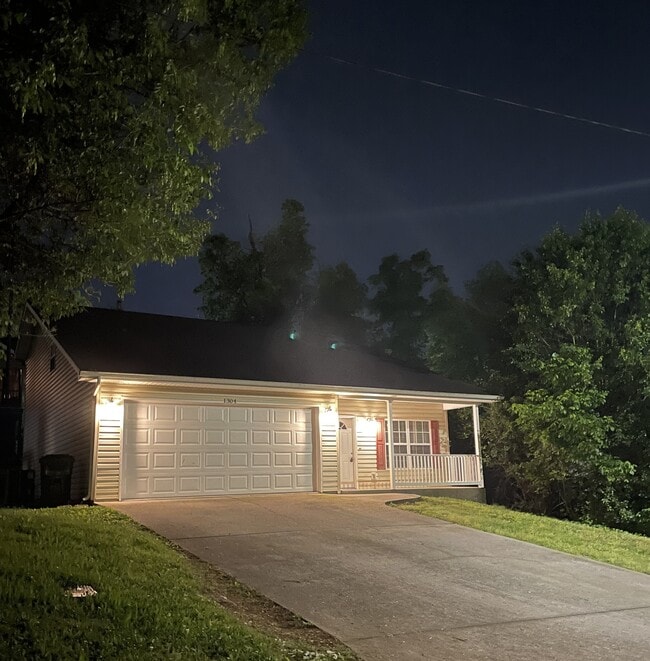 Photo - 1304 Goldleaf St House