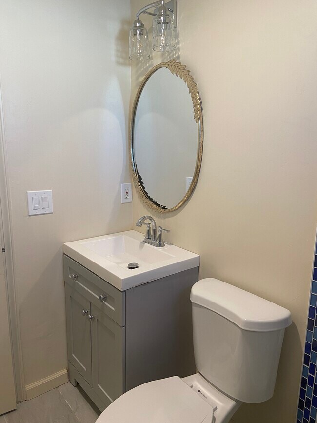 Photo - 7644 Church St