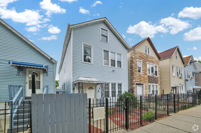 Building Photo - 4815 S Laflin St Rental