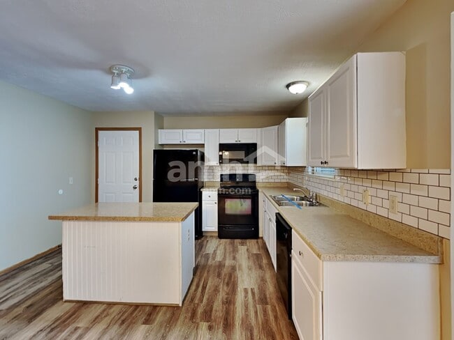 Photo - 353 W Hunters Dr