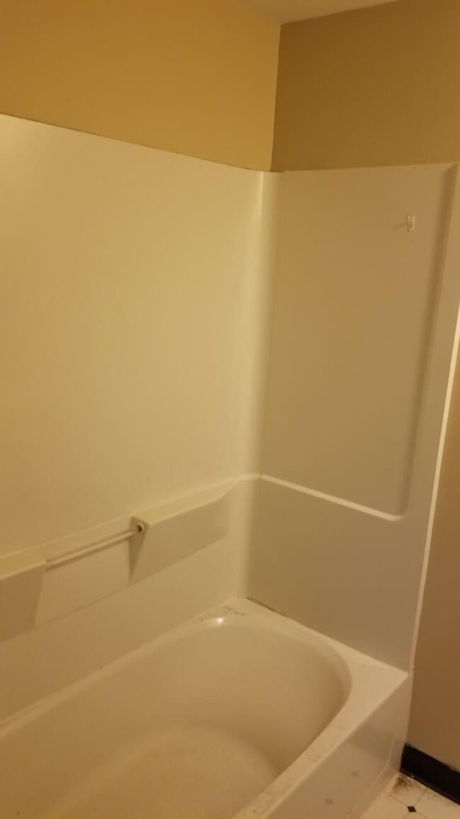 Building Photo - 14 Bardwell St Unit 2