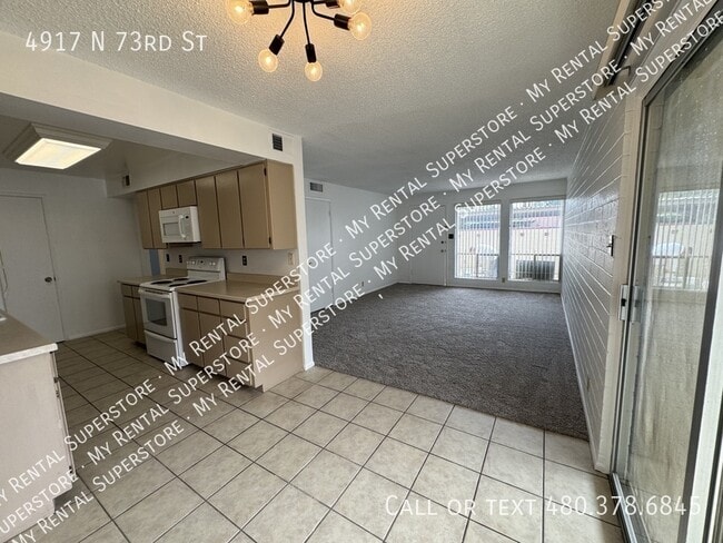 Photo - 4917 N 73rd St