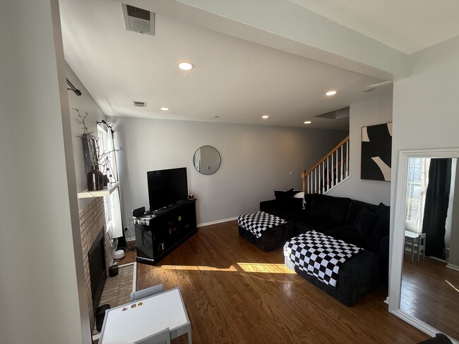 Photo - 610 Lakeridge Ct