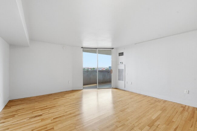 Photo - $1,670.95 with $300 off the first month's rent, 1 Bed - 1 Bath, Condo in Denver with Washer and D... Unit #714