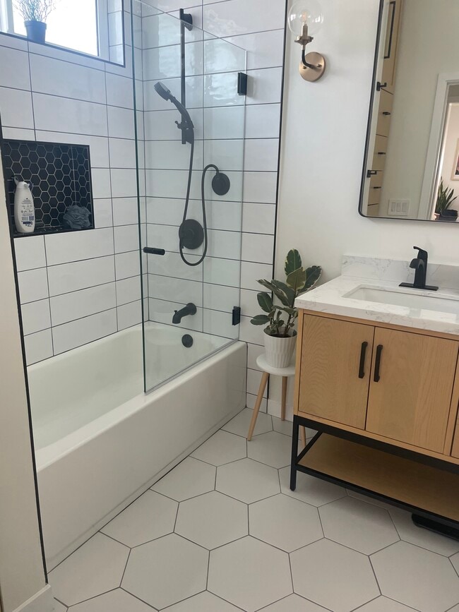 Photo - 2520 W 79th St