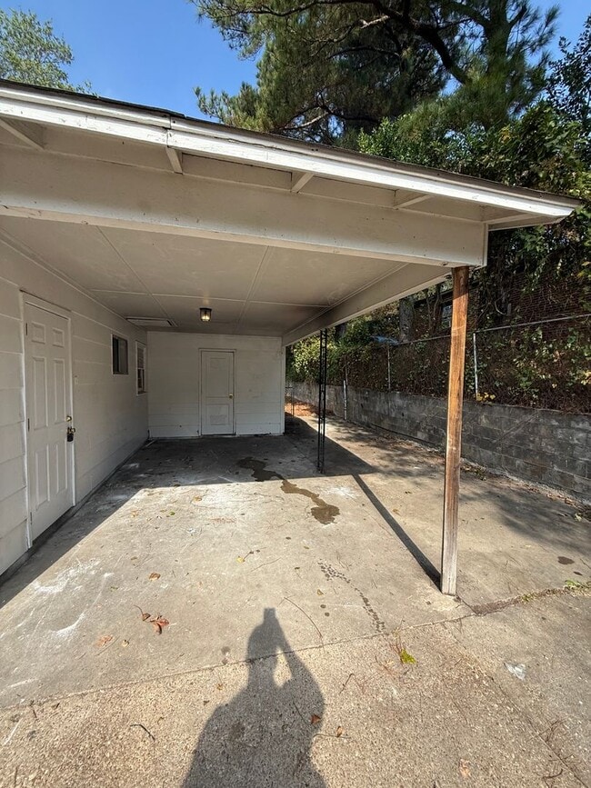 Photo - ** 3 Bedroom 2 Bath located in Highland Gardens ** Call 334-366-9198 to schedule a self tour