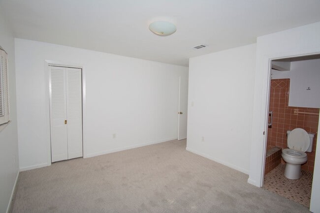Photo - 3/2 in College Park near Lake Ivanhoe