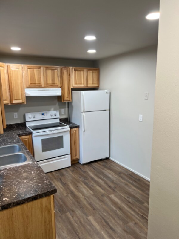 Photo - 105 E Peach St