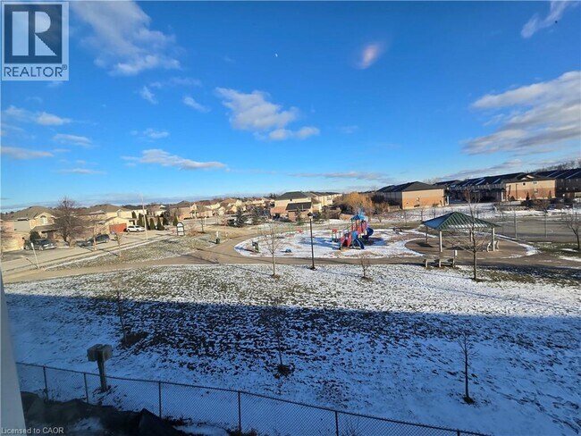 Photo - 205 Thames Wy