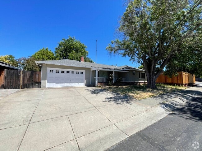 Building Photo - Wonderful and Spacious 4 Bedroom Concord H... Rental