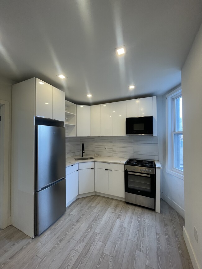 Building Photo - 88 Wallis Ave Unit 3R Rental