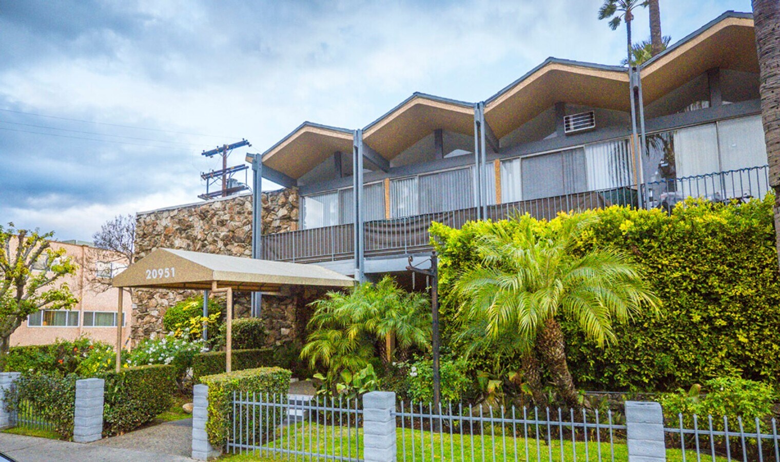 Photo - 20951 Roscoe Blvd