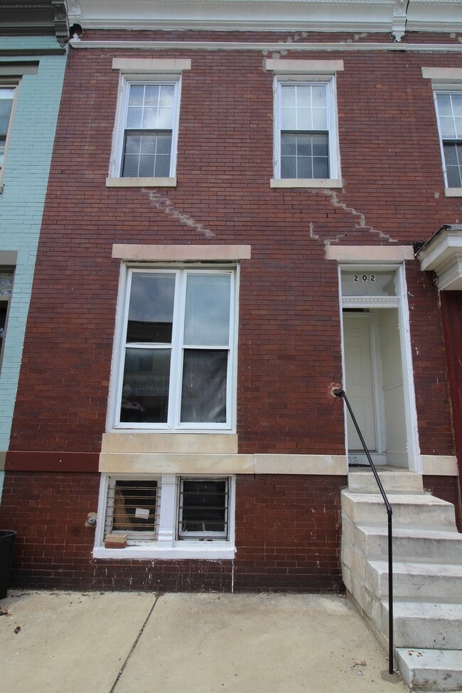 Building Photo - Spacious 5BD/1BA Remington Home w/ W/D! Available 7/15