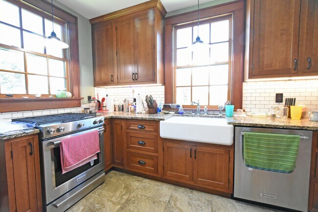 Photo - 600 E Main St