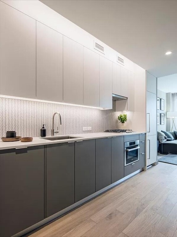 101 W 24th St Unit 12-N