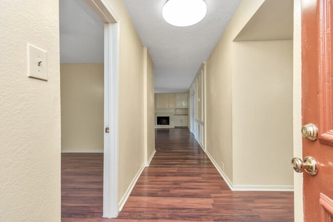 Photo - 4702 Cashel Cir Unidad True