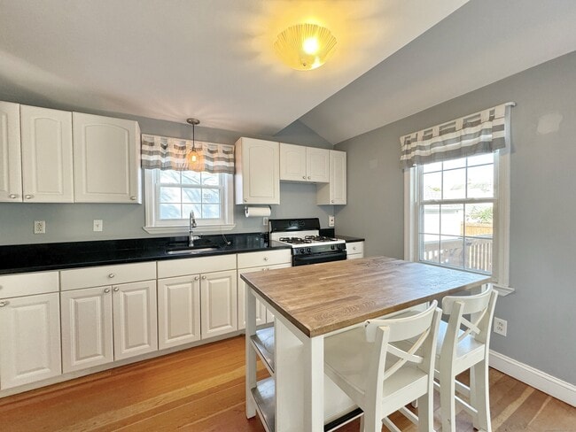 Photo - 84 Sunnyridge Ave
