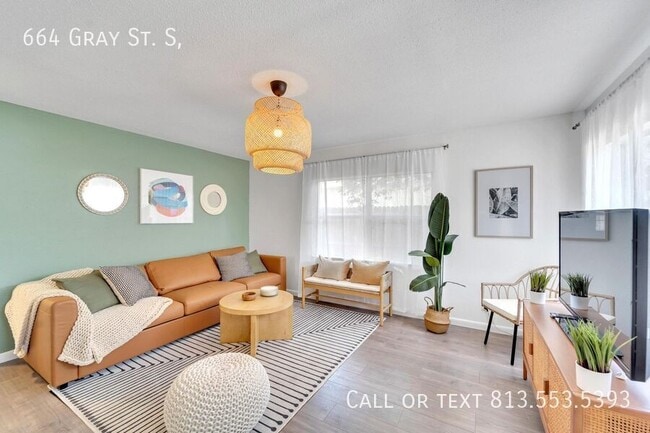 Photo - 664 Gray St S