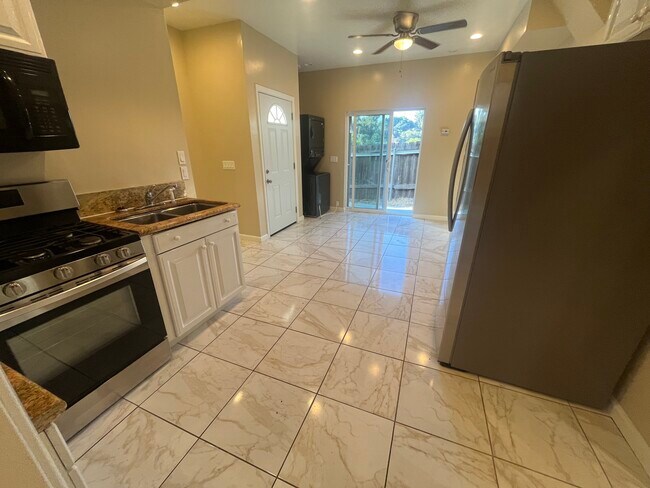 4932 Campanile Dr