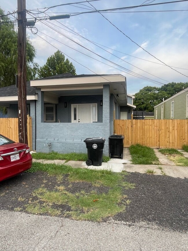 1323-1325 Pauline Street
