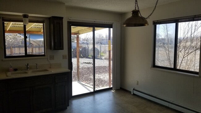 Photo - 2 Bed, 1 & 1/2 Bath, 1 Car Garage Duplex off of Patterson!!!!
