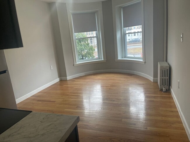 Building Photo - No Fee July Renovated Sunny Studio With Stainless kitchen Heat hw Inc No Fee Students ok.