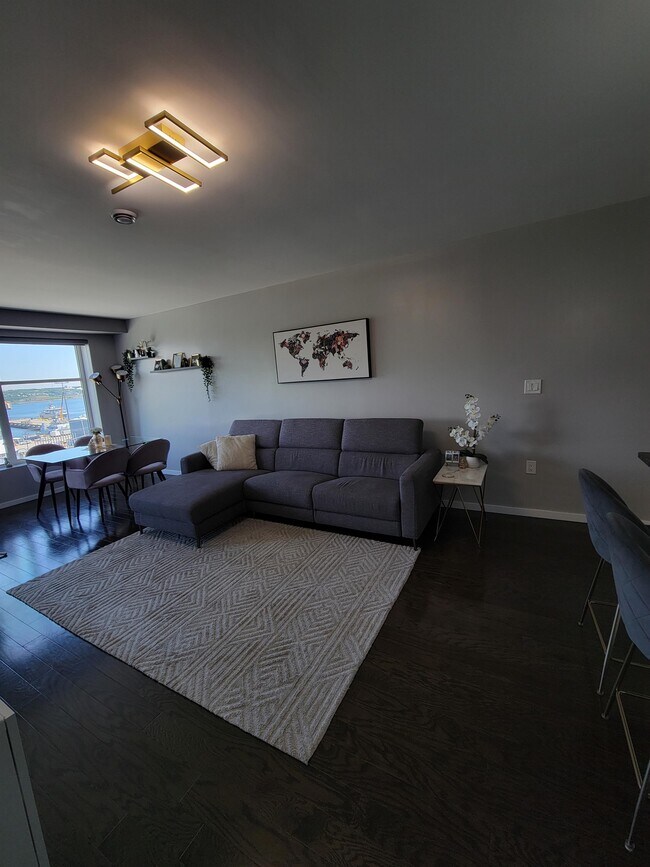 Photo - 5221 Nora Bernard St