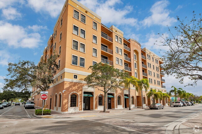 Building Photo - 511 Lucerne Ave Unit 308 Rental