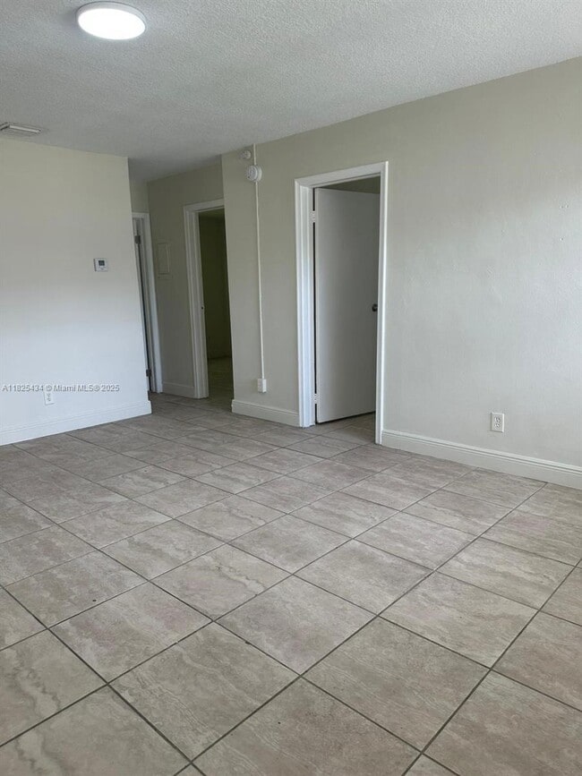 Photo - 4141 SW 20th St Unit 3