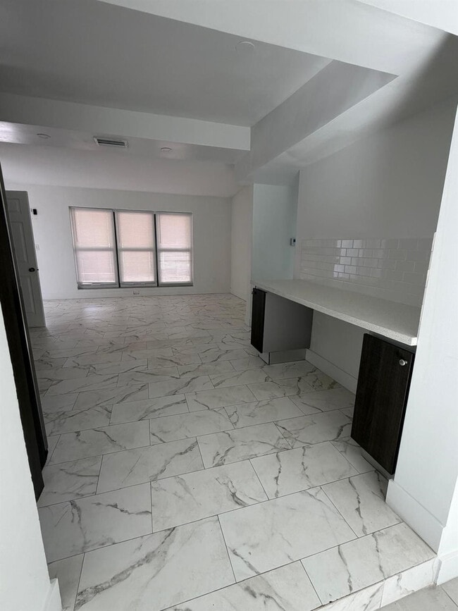 Photo - 4160 NE 15th Ave