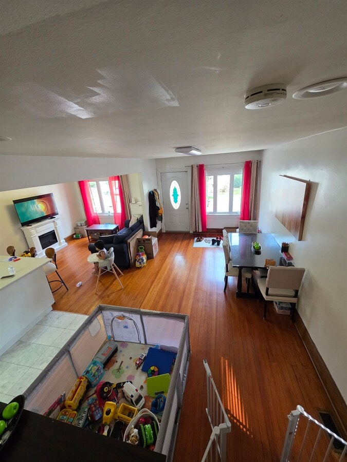 Photo - 8309 Grand Ave