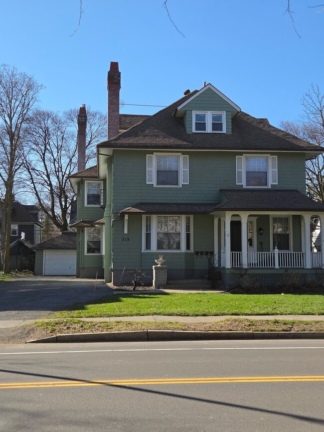 Building Photo - 219 Culver Rd