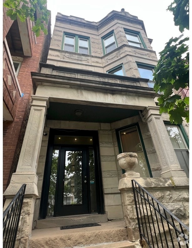 Building Photo - 925 N Mozart St Unit 2F Rental