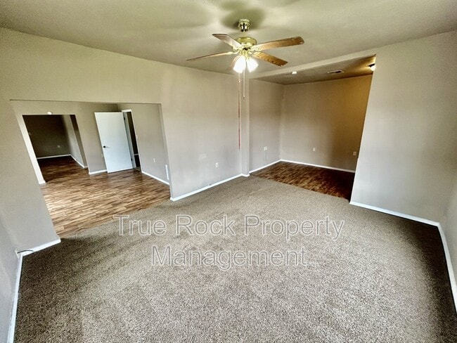 Photo - 716 E 9th St