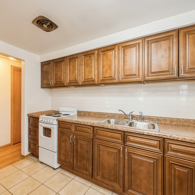 Photo - 233 S Highland Ave Unit LS